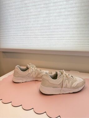New Balance Women's Off-White Lace-Up Sneakers